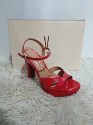 Sandália Salto Vizzano Verniz/Pelica